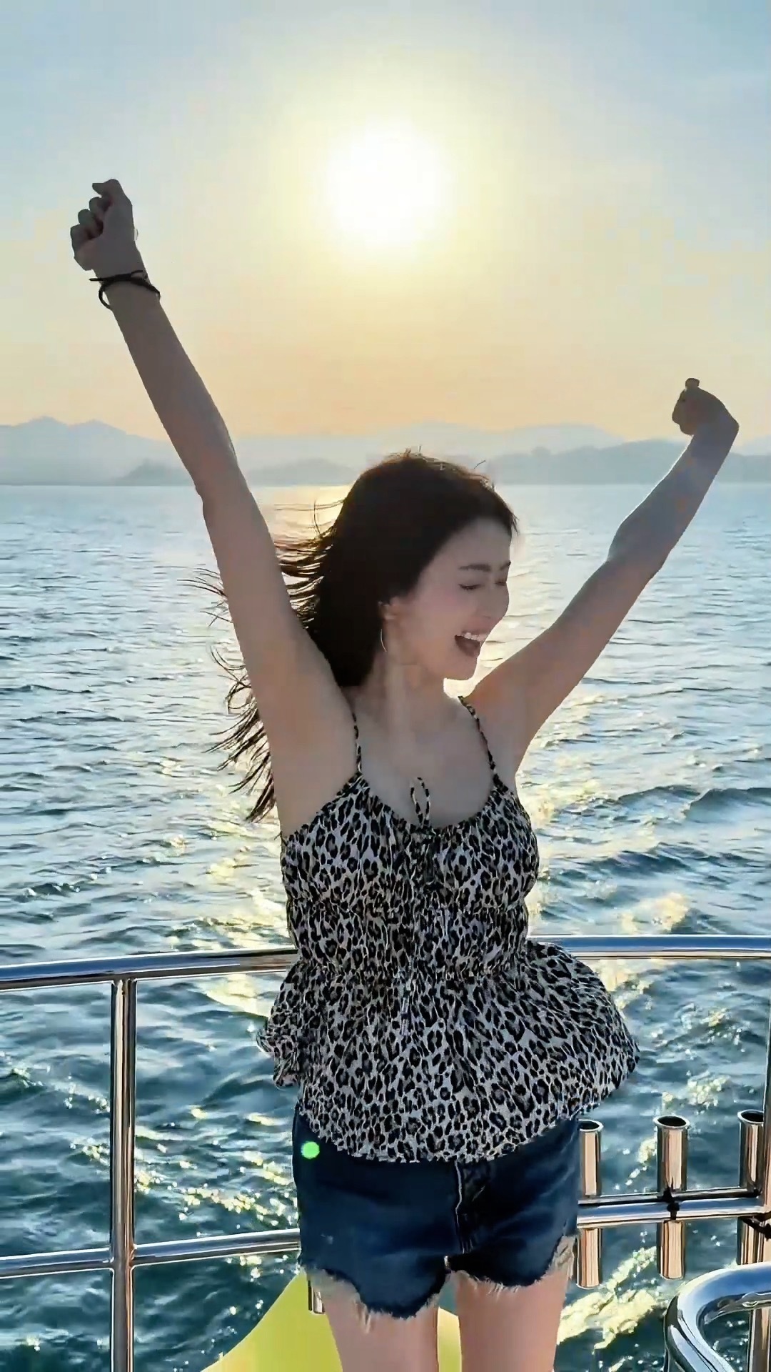 我只看到一个结束工作愉快度假的幸福小女孩太好啦💗🛥️🫶🏻🌊🥳白