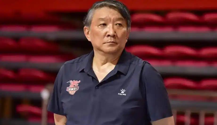 别看咱们女篮今晚赢了球，但宫鲁鸣估计依然不会满意，因为有个大问题依旧没有解决——