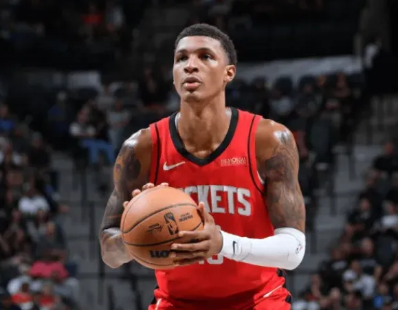 火箭球员小贾巴里-史密斯在球队训练结束后接受了媒体采访，谈到了一月份的投篮低迷。