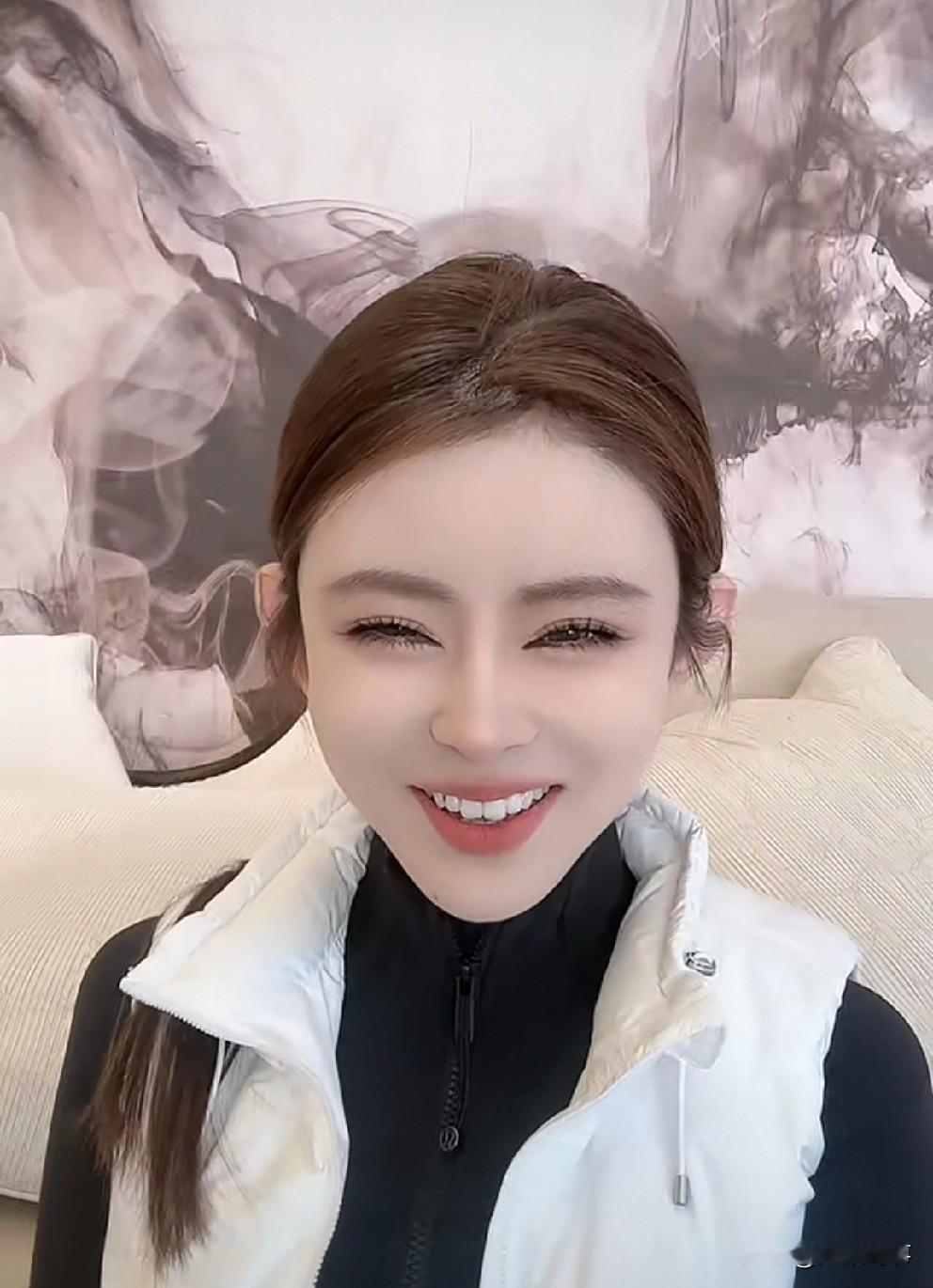 一哥说仙家洋把腿儿整沈阳就是为了卖货，她有不少刷客！一哥分析