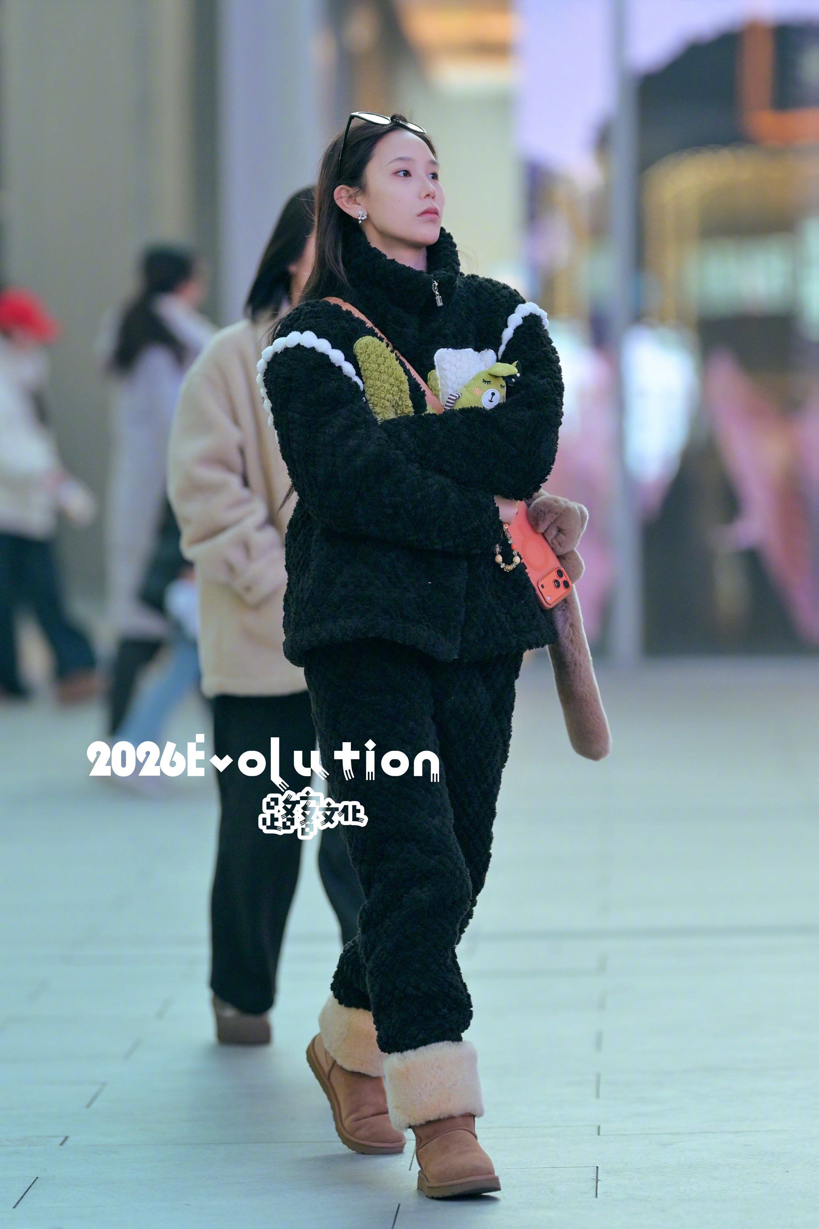 小姐姐平时穿搭都很不错今天居然是睡衣