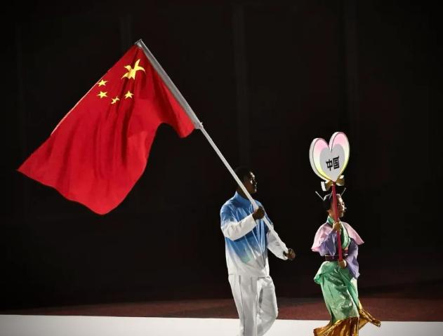 10月4日，名古屋亚运会闭幕式，中国代表团一出场，大家愣住了。不是因为金牌