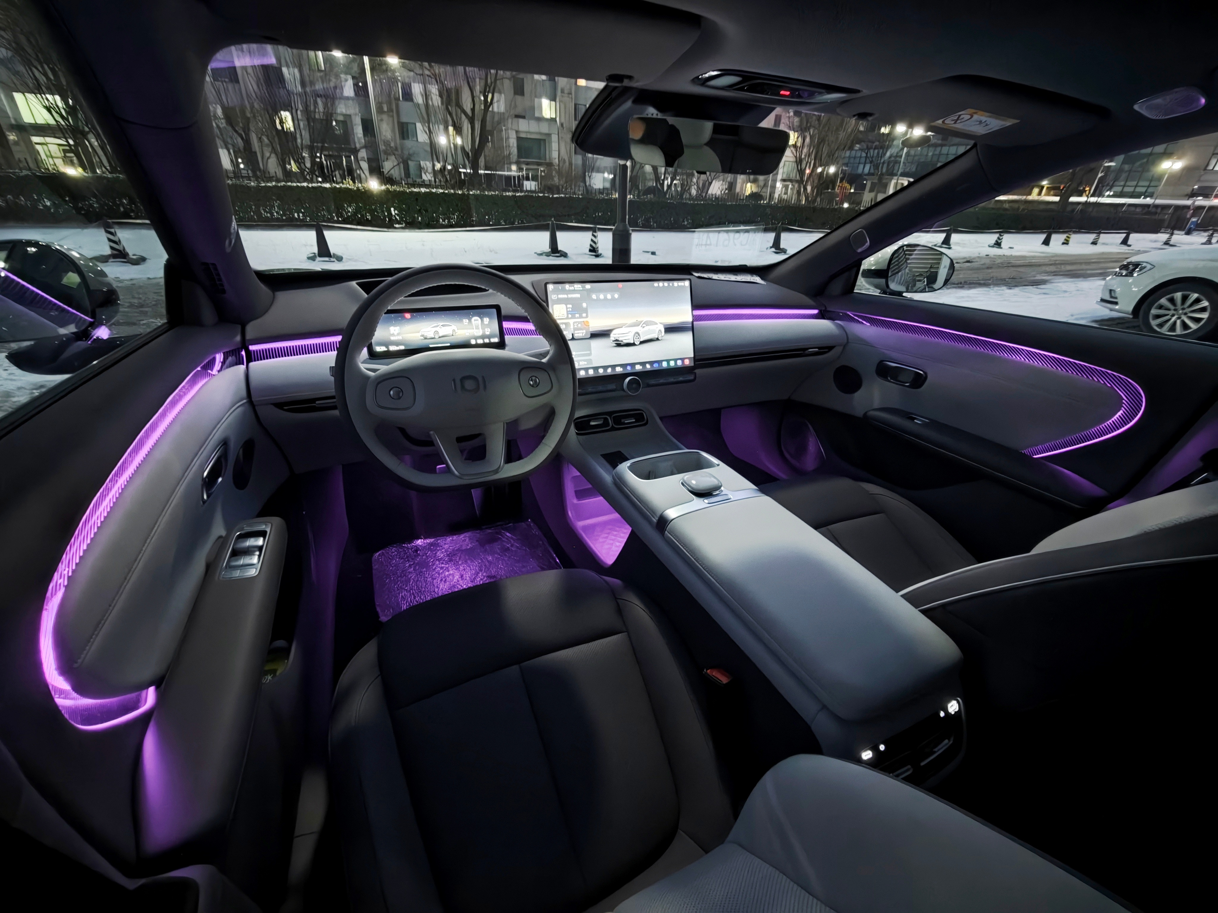 感受一下启源A06的夜间氛围灯效果，挺显高级的有一说一，启源A06的车厢质感真的