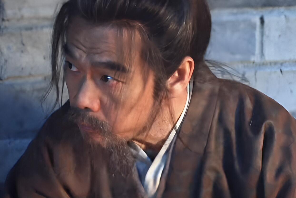 《长安二十四计》高相在宫中默默掌灯，顾玉在长安下水道与老鼠争抢食物！两人曾是