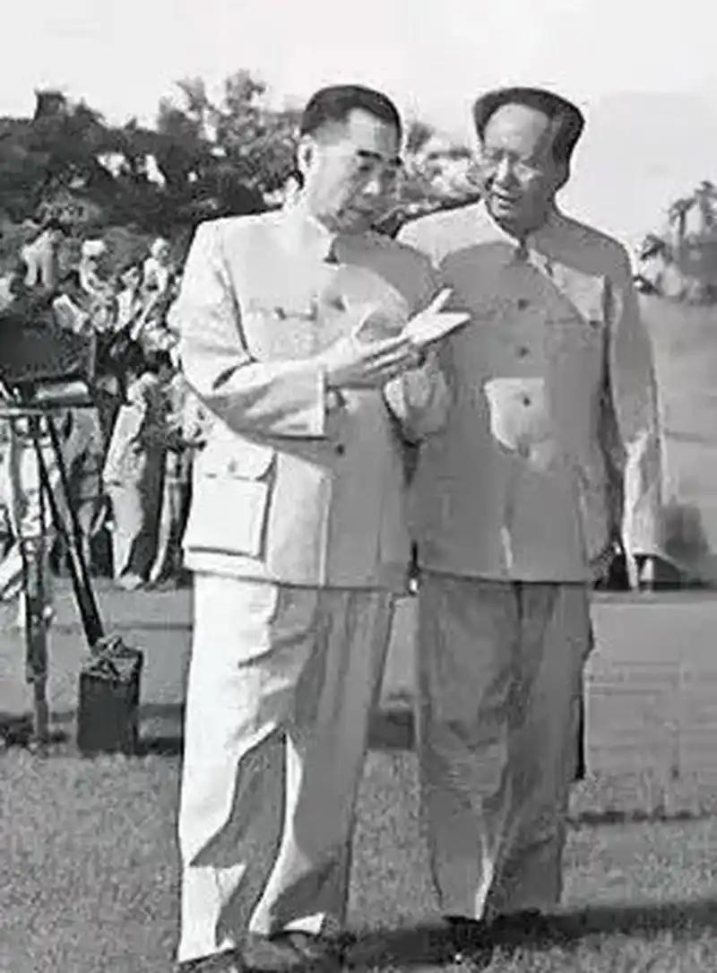 1960年，得知毛主席7个月没吃一口猪肉后，宋庆龄从上海赶到北京给毛主席送来一篓