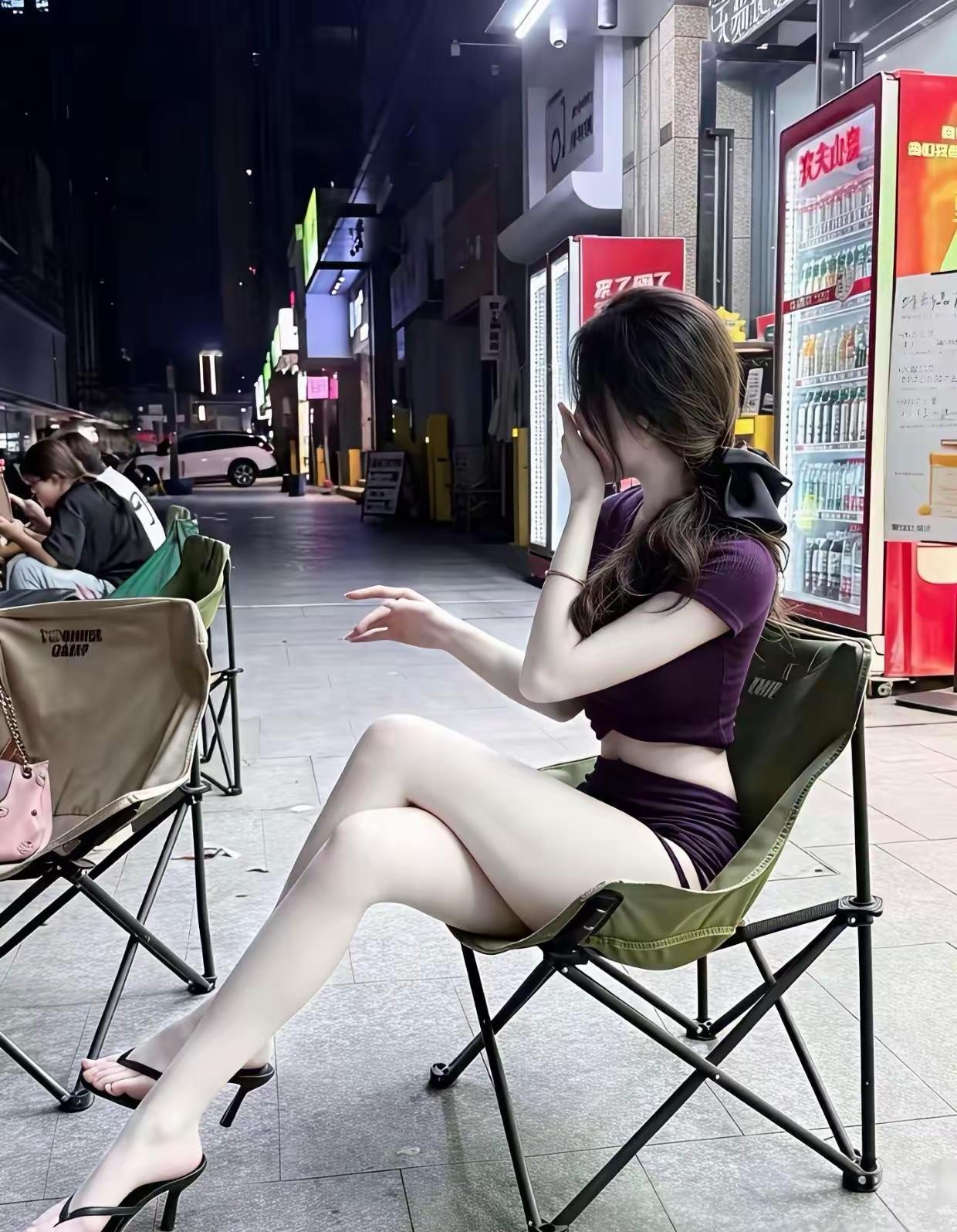 皮肤是冷白皮的都是美女就像这位美女漂亮的如同仙女下凡。