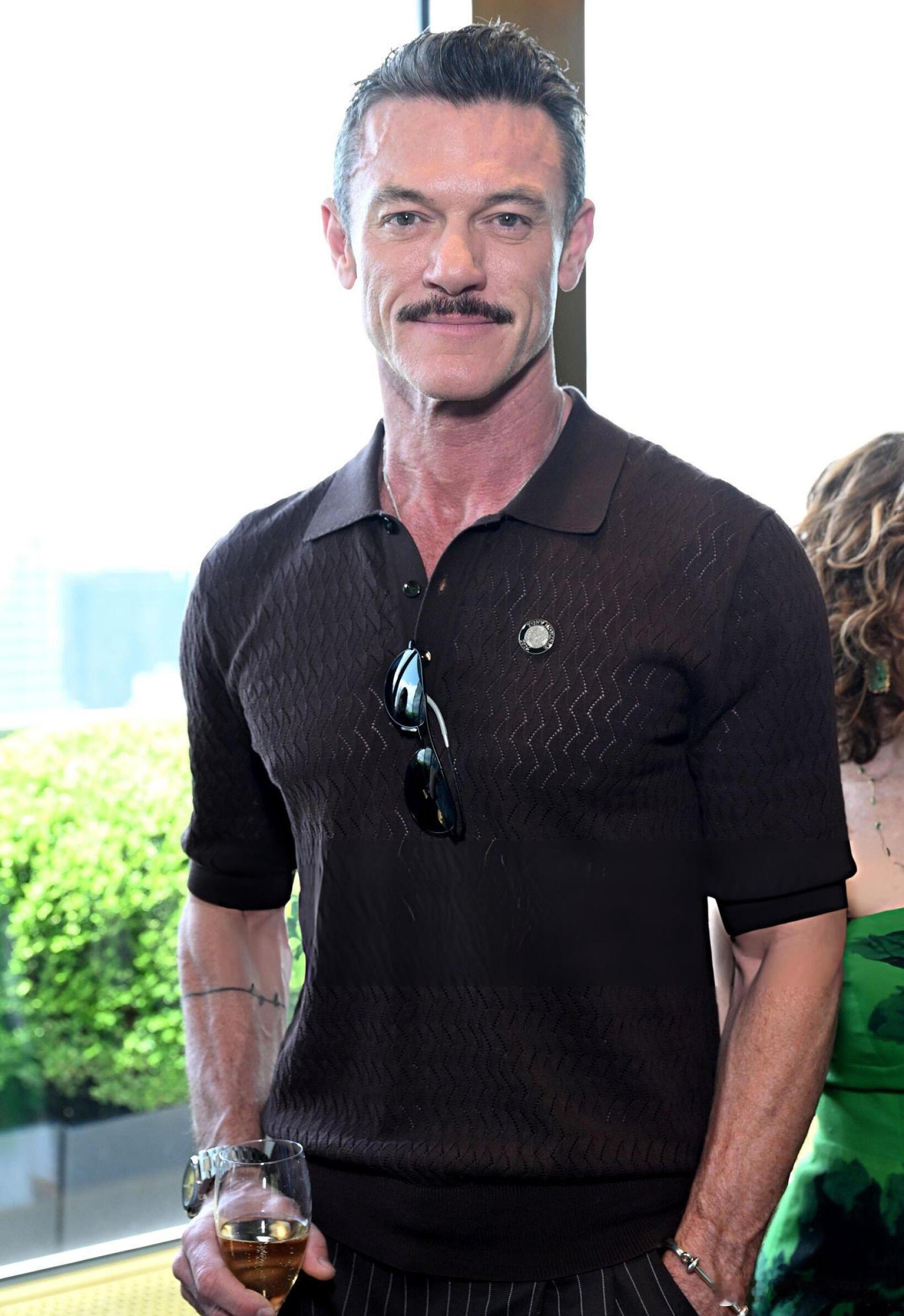 LukeEvans近照，有点像Menatplay