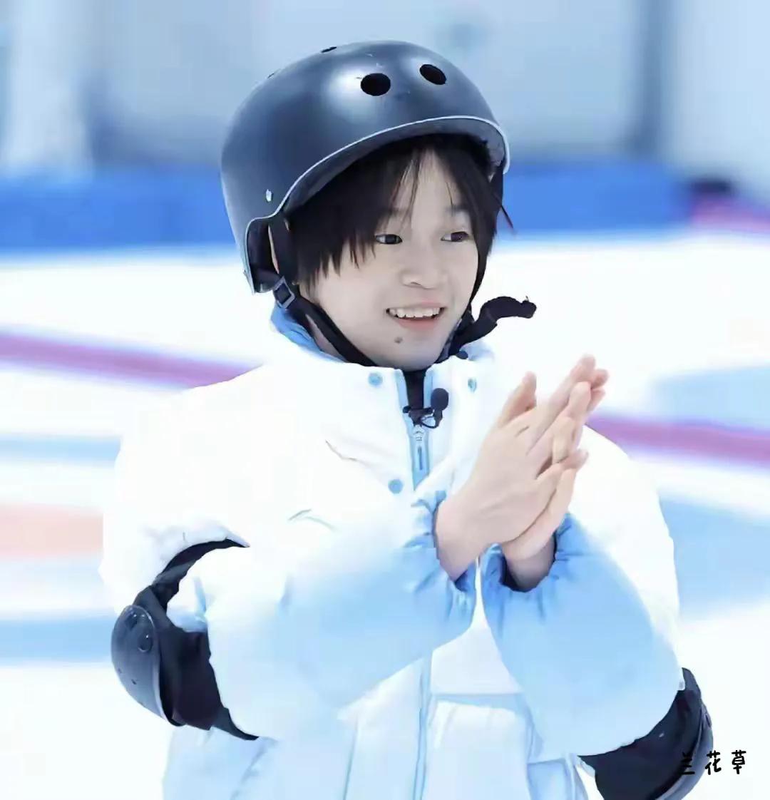 全红婵，开挂的人生，18岁的“跳水皇后”，找补童年所失，享受生活，新疆阿勒泰滑雪