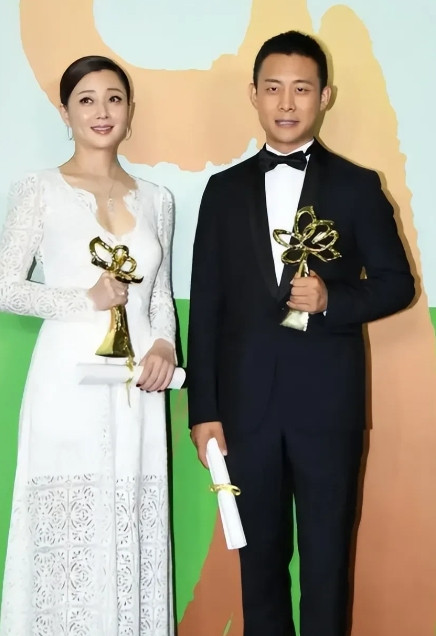 当年，余丁导演筹拍《鸡毛飞上天》，他邀请殷桃出演女主角骆玉珠，谁料殷桃却提了一个