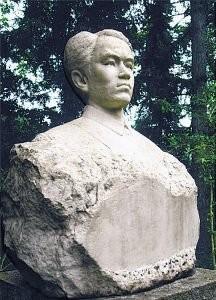 他本该成为元帅，其牺牲让毛泽东耿耿于怀，妻守寡27年后改嫁。他是被毛泽东大为称赞