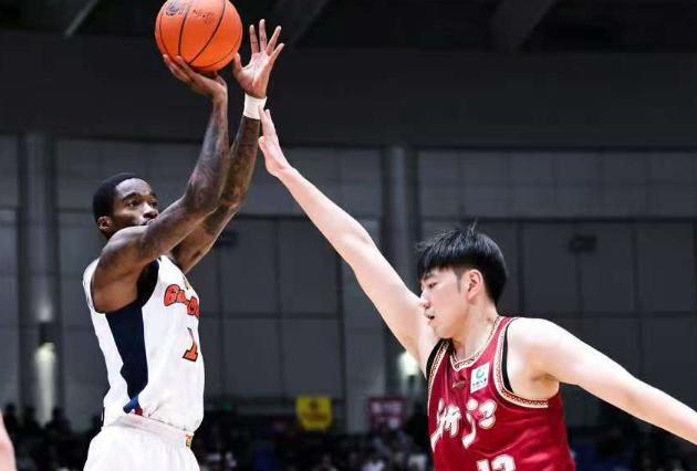 北京时间12月19日19：35，今晚的CBA常规赛第三轮还剩下两场对决，赛程如下