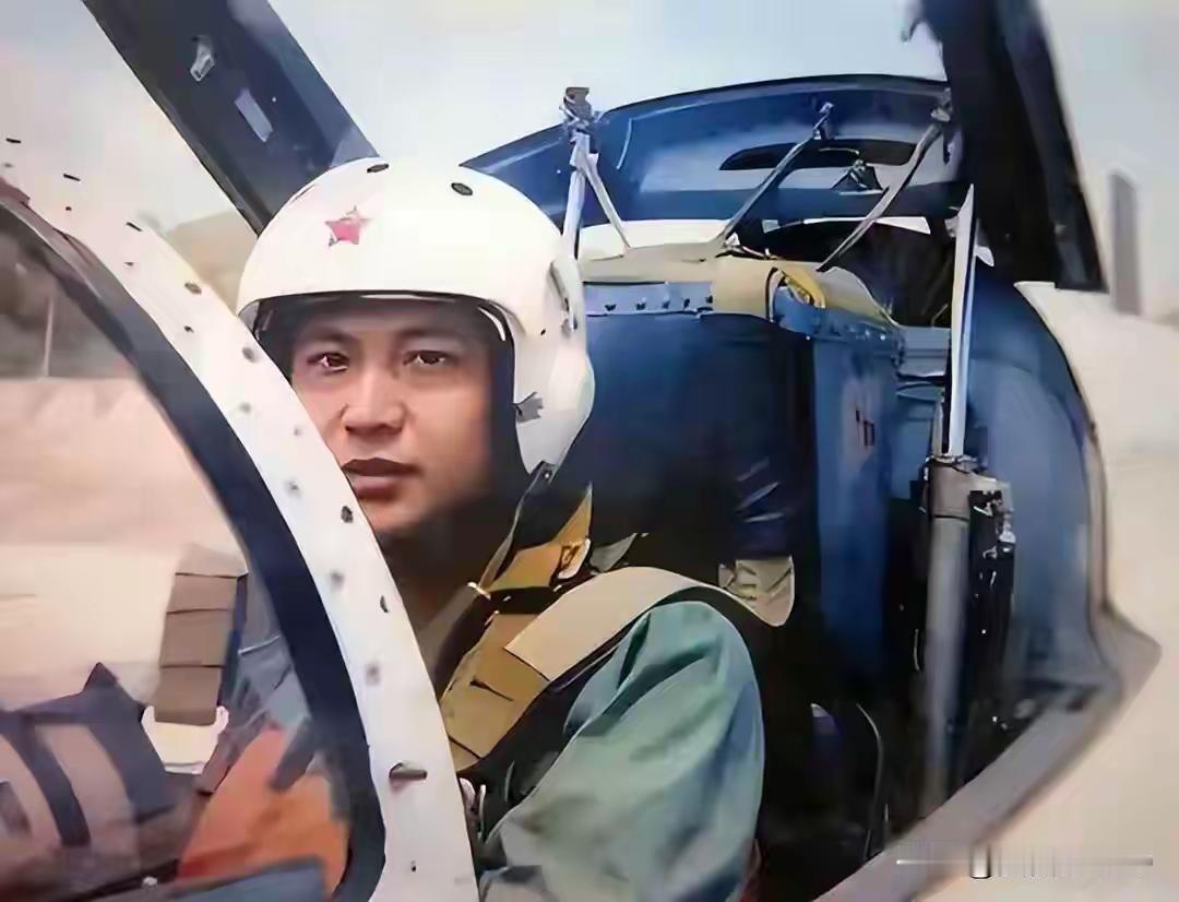 南海撞机王伟成功跳伞，咋10万人都找不到他？直到20多年后才明白2001年4月1