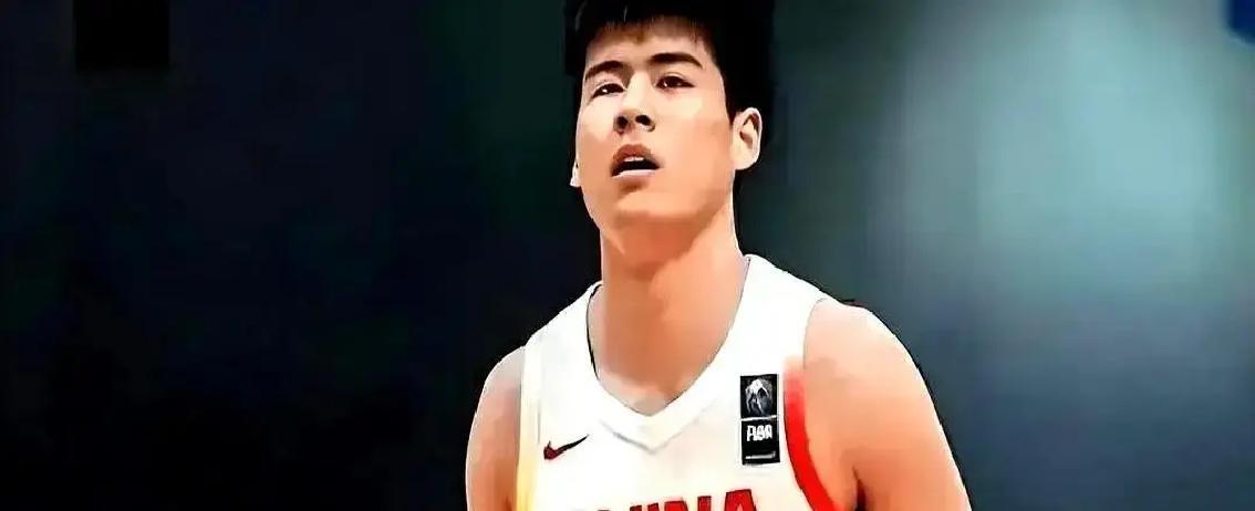 放弃山东1.8倍高薪，主动选择在广东坐冷板凳。05年小将李奕臻，走了一步险棋。