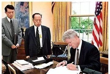 1999年，美国“误炸”中国驻南大使馆，多年后克林顿自传揭露真相？比尔·克林
