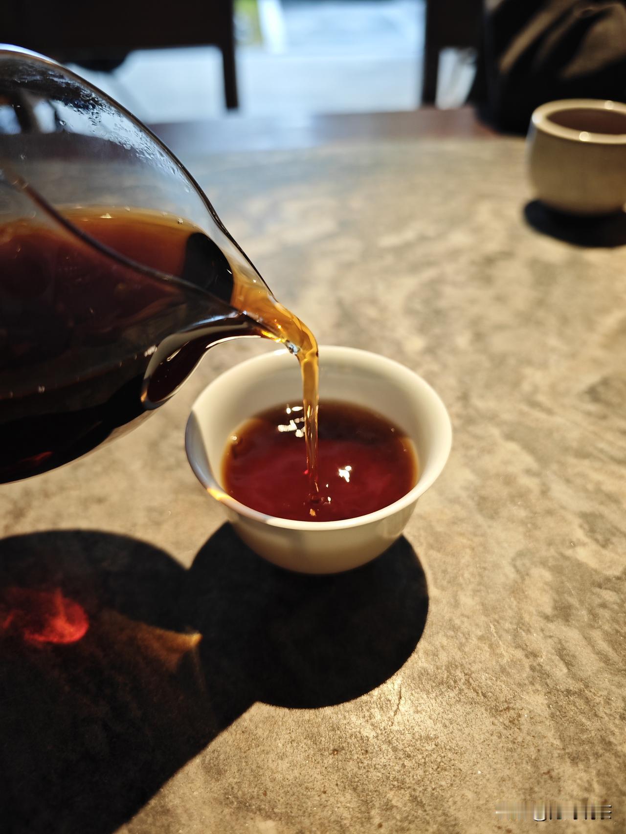老班章做熟茶，是时尚还是笑话？在普洱茶的江湖里，“老班章”三个字，几乎就是“