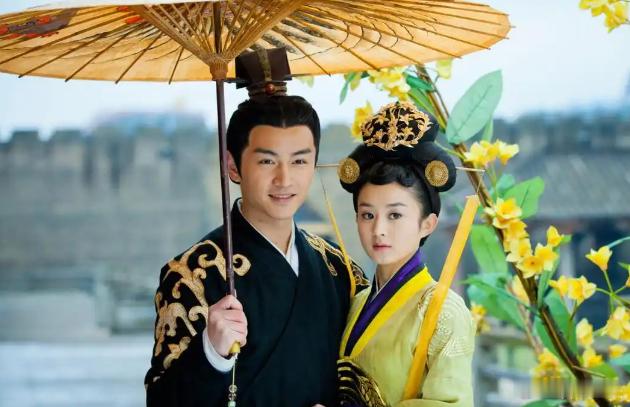 现在诸多播放平台，优势最明显的还是央视电视剧频道。虽然很多人不再热衷看电视，但依