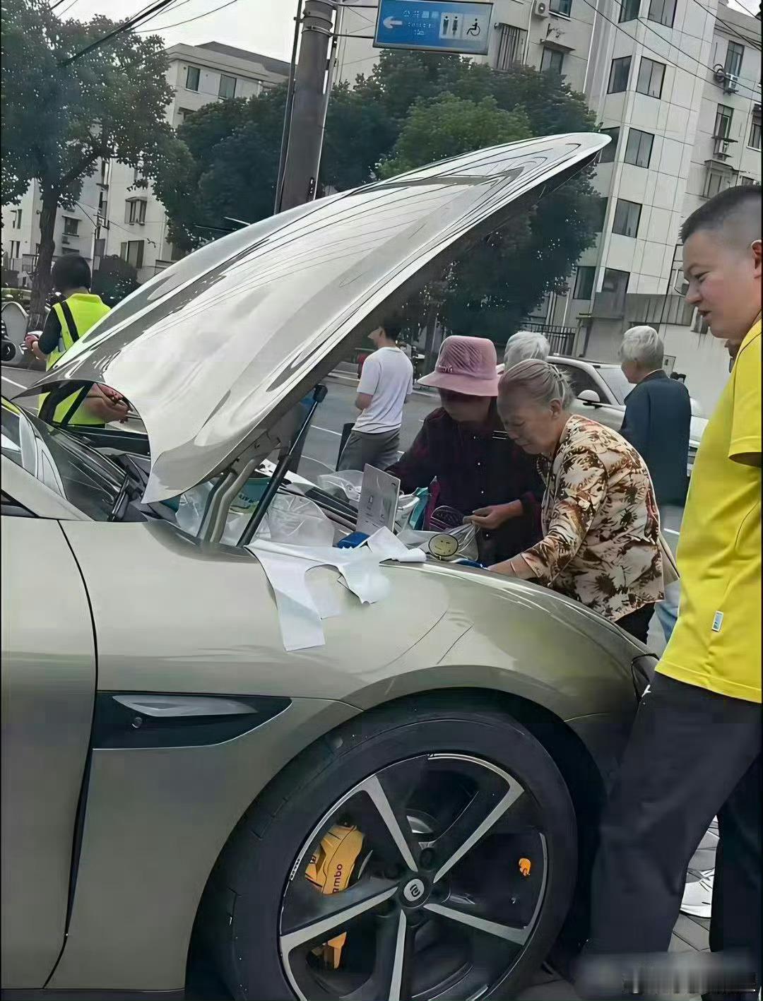 雷军要是看到这一幕，也欣慰了吧，终于有人懂他了