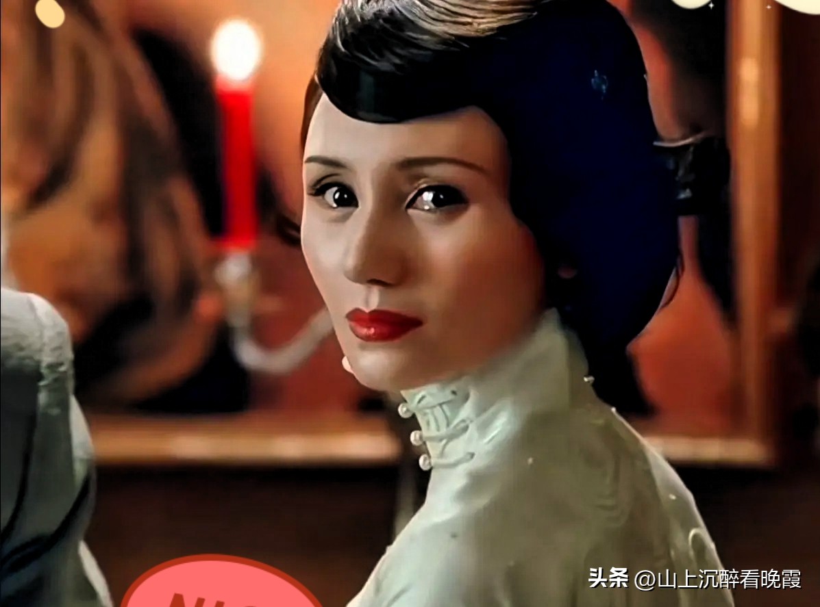 周润发说，他演了这么多年戏，合作的演员数不清，唯一一次差点没接住的对手戏，就是袁泉那一眼万年。就是《