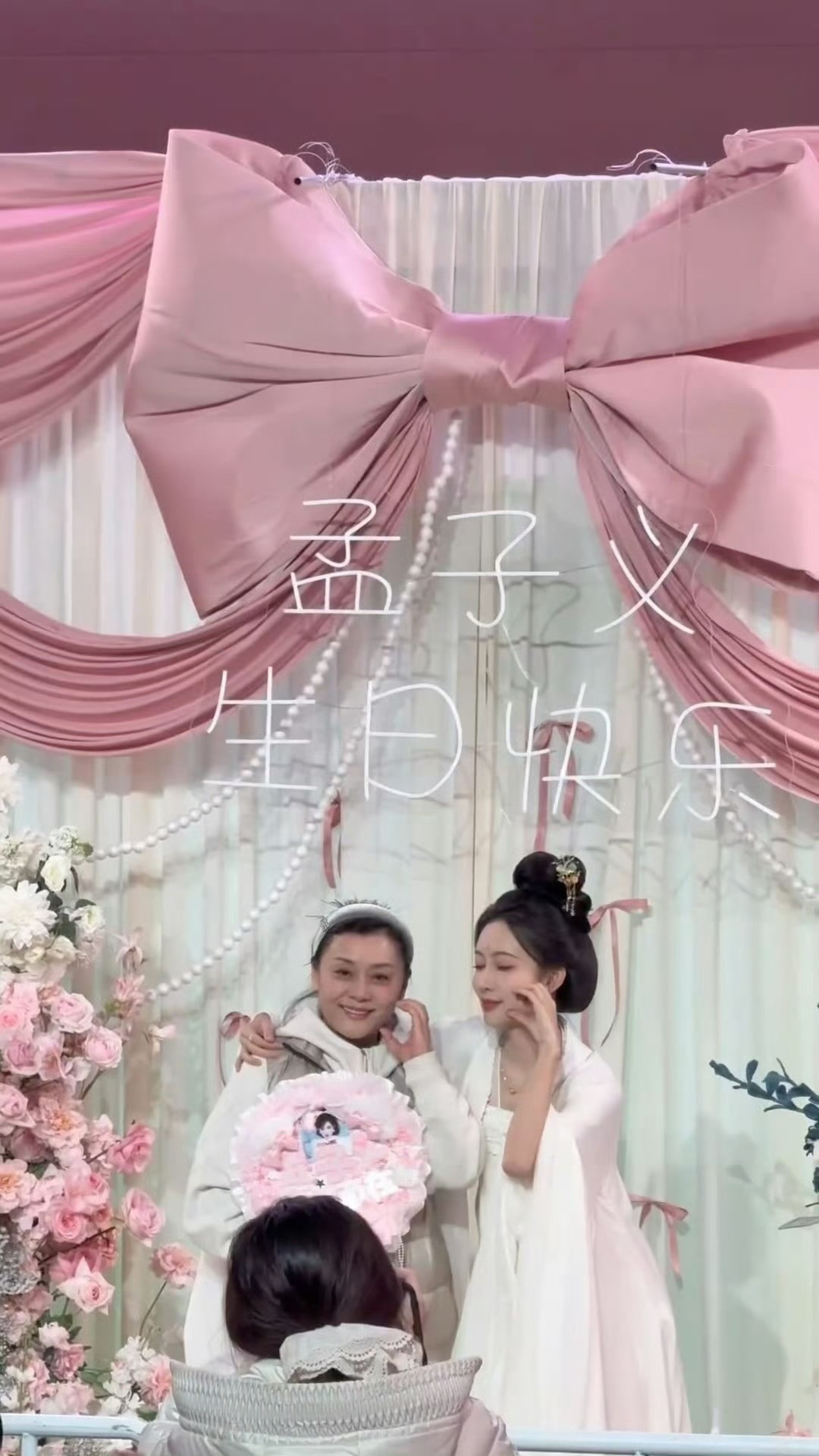 看到了五十多岁的孟子义孟姐和妈妈都是大美女！这基因绝了