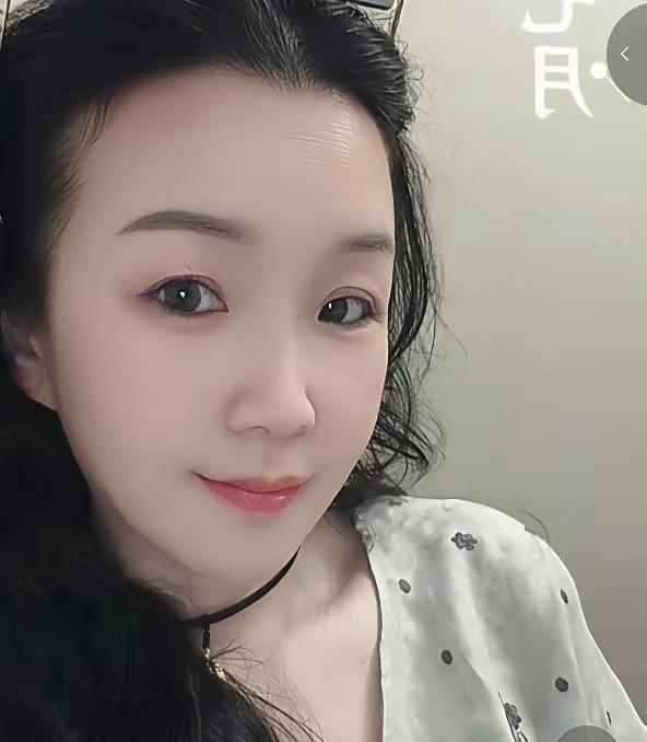 金果儿对张献春的这番质疑，主要发生在错换人生事件相关的网络舆论交锋与法庭对峙的背