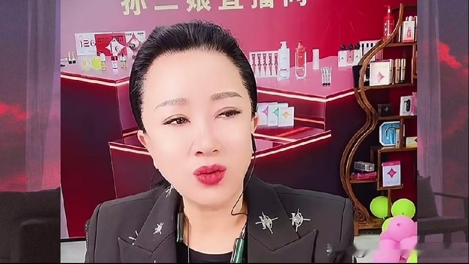 谢广坤的原配孙二娘在直播的时候有人说:“你离开谢秃子是最正确的选择”，孙二娘说: