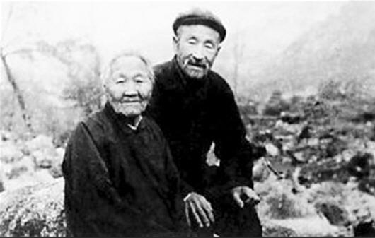 1956年3月，山东临沂沂南县公安接到举报：有个卖烧酒和狗肉的老汉，经常在山里转