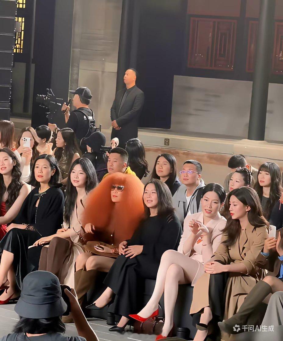 蔚来董事长夫人这雪白的美腿就连朱珠这样的大美女明星看了都惊呆了，她心想，“我的天