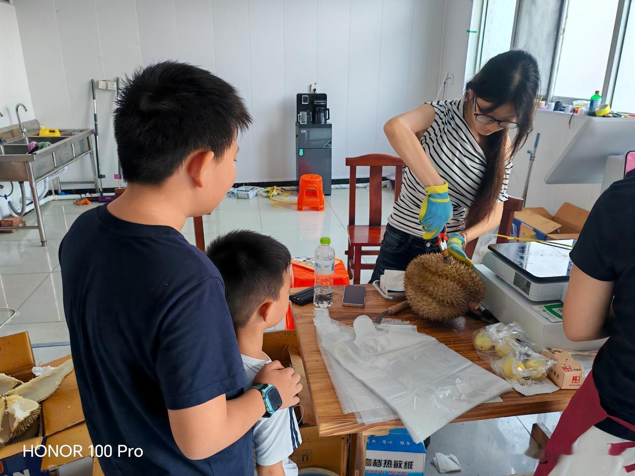 退休教师教龄津贴该不该涨，先理清政策本质，再谈利弊与现实矛盾。原始教龄