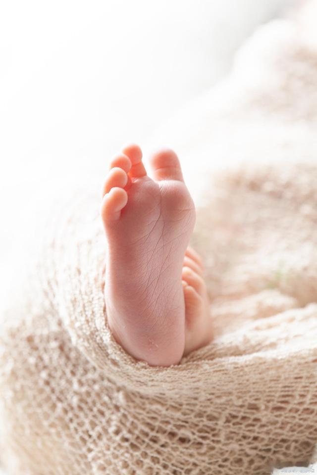 福州李女士的“续梦”遭医院关门——官司由此开打。几年前,她和丈夫一直怀不上娃,跑