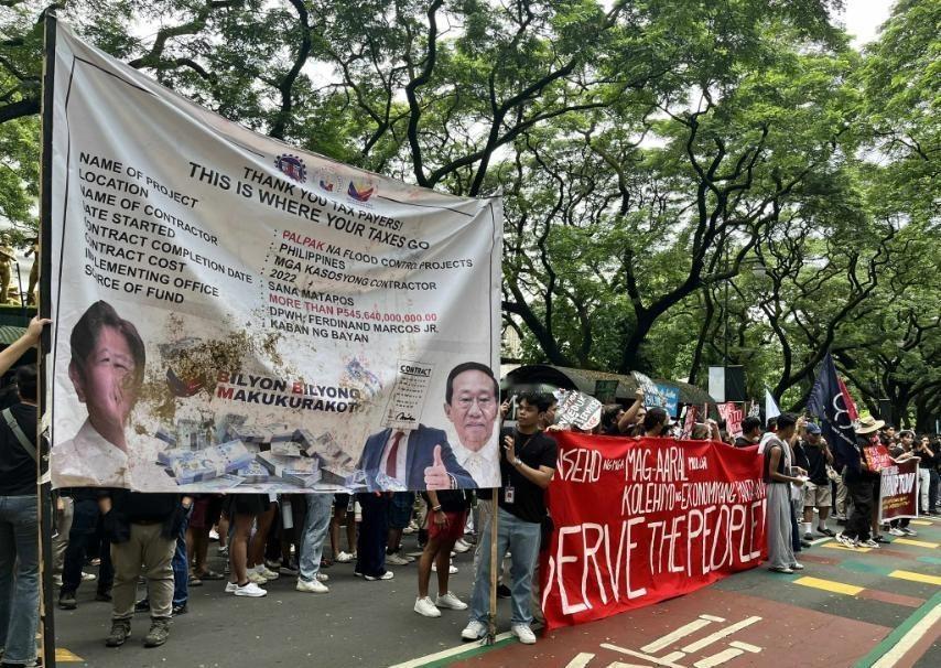 菲律宾在黄岩岛遭痛击后，马尼拉爆发大规模抗议，小马科斯彻底压不住了？据联合早