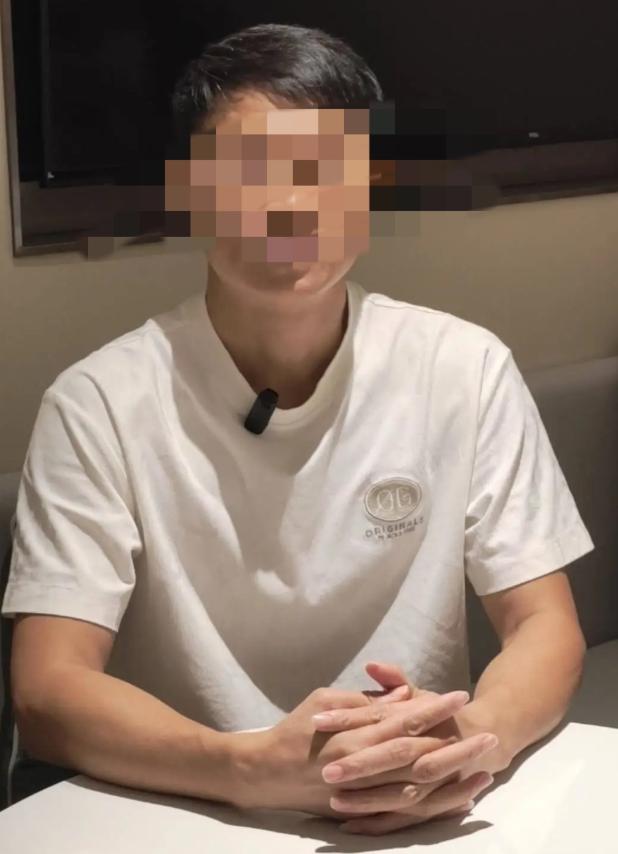 深圳做电商生意的万先生，辛辛苦苦养了22岁儿子、18岁女儿二十多年，他心里一直觉