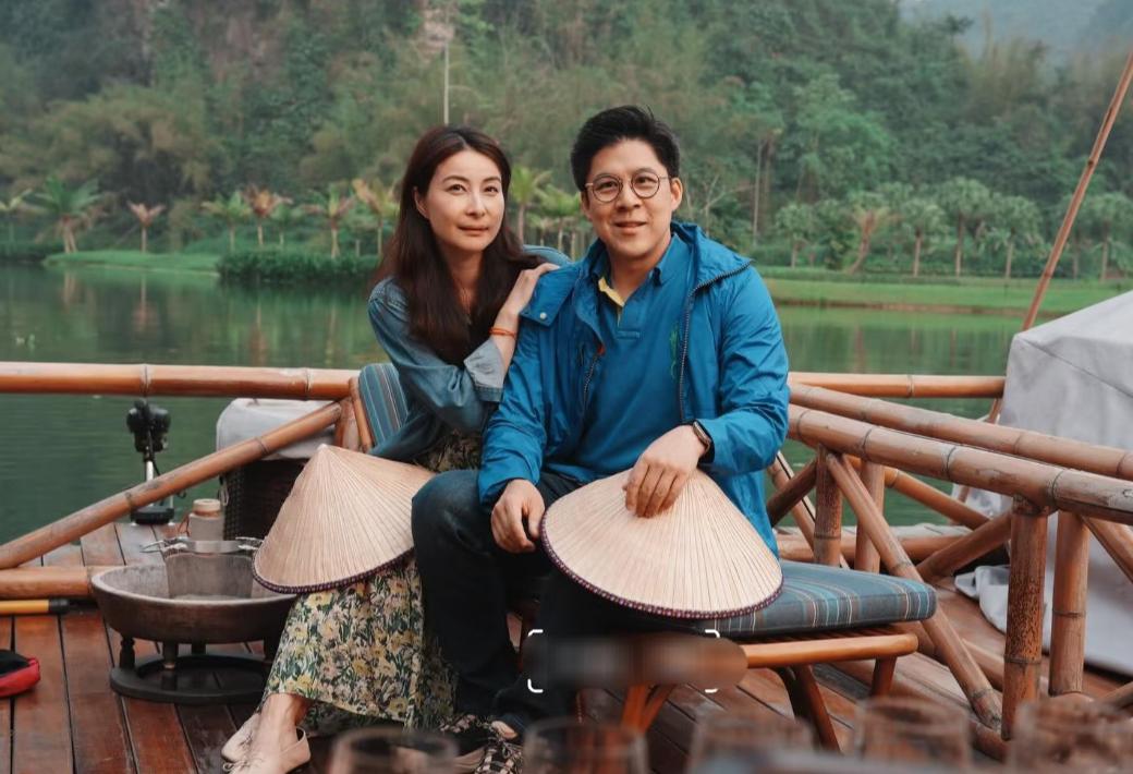 霍启刚，高调发文！4月7日，霍启刚突然在香港社媒高调发文，他大方公开分享了多