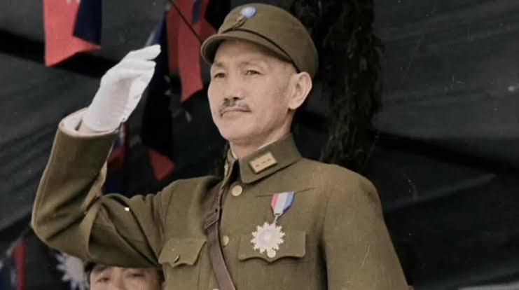 1945年抗战胜利，国民党手里握着的，是一手谁看了都眼红的牌。430万军队