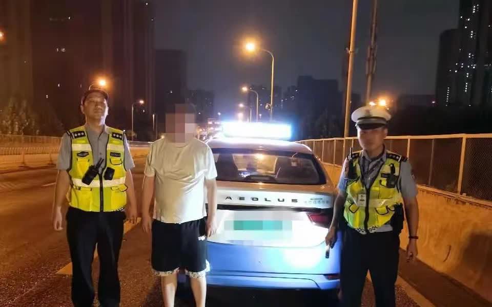 喝酒害人！两件事给咱提个醒昨天下午听物业工作人员讲，小区21楼的某先