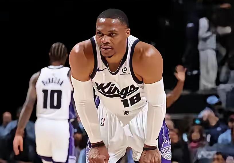 光速坠落，国王队从西部第三跌落到西部倒数第一，仅仅用了四年时间。不死不休，国王队