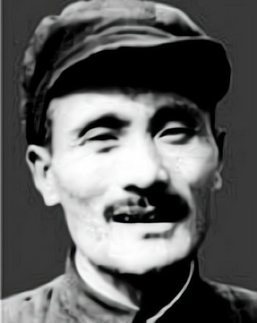 1943年，曾经用烟袋敲陈老总头的谭余保，来到延安开会。因为在学习会上，陈老总说