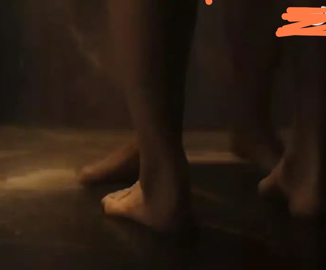 蔡文静岳云鹏岳云鹏也委屈啊蔡文静工伤就因为《九号秘事》里一段夫妻浴室戏份，全网