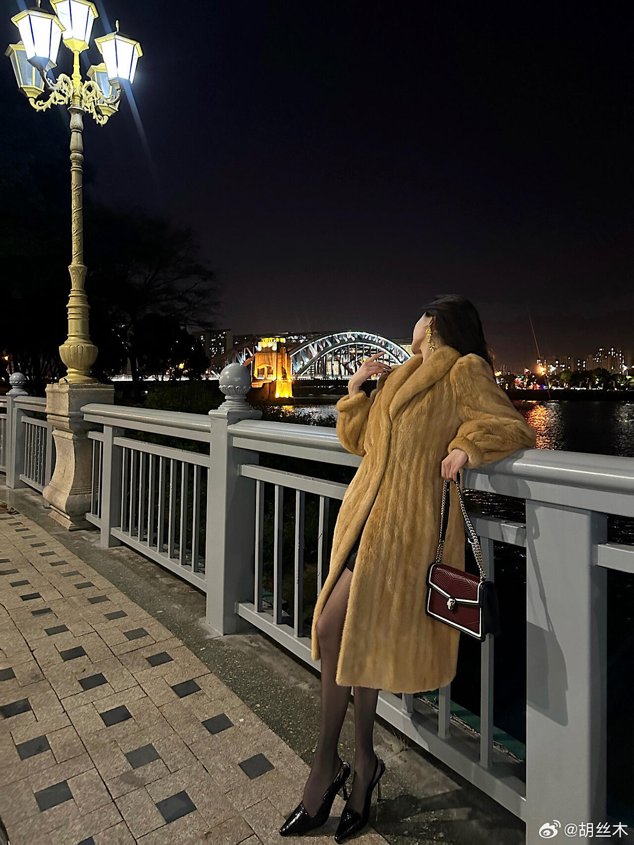 皮草是女人的标配，祝姐妹闺蜜们，三八妇女节快乐哦