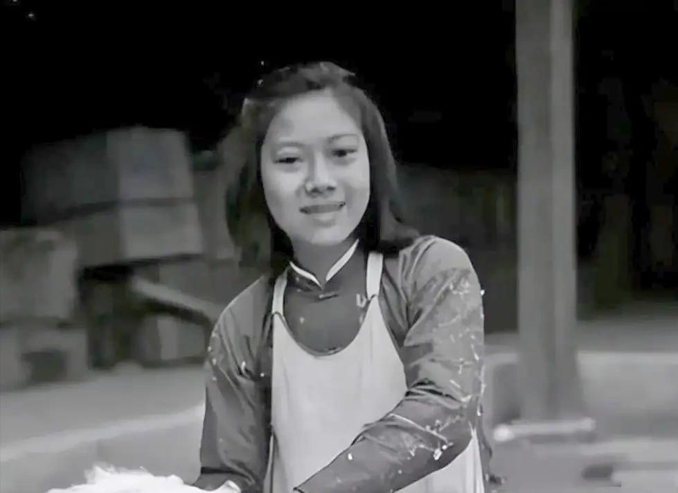 1953年9月，天津棉纺二厂突然来了四名便衣警察。他们径直走向正在运转的纱