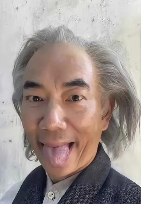 59岁的任贤齐素颜出镜，大家还能给认得出来吗，曾经的精神小伙瞬间变成一个不修边幅