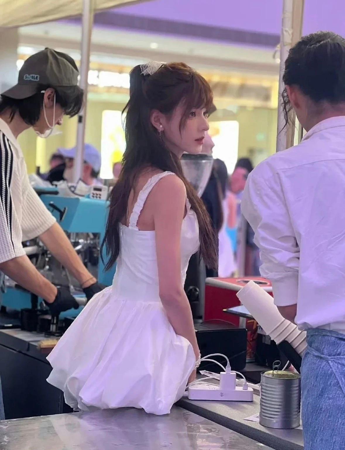 张予曦的芭比五官带飞齐刘海了，完全就是小说女主啊​​​