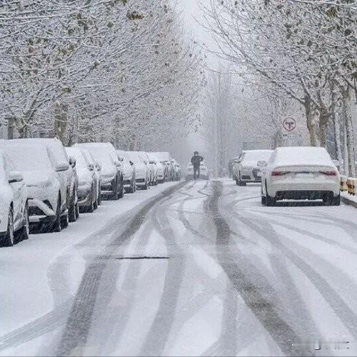 速冻预警!华北东北狂降10℃,黑龙江暴雪下冒烟,这波降温邪乎在哪?刚脱了秋
