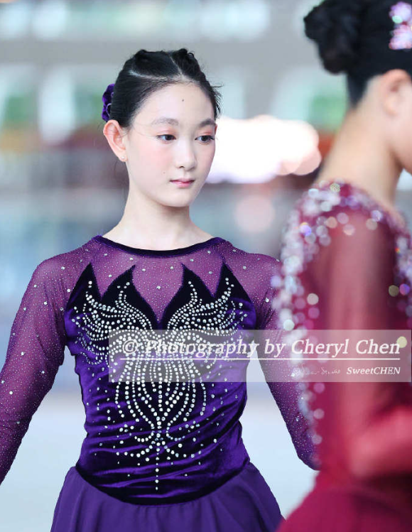 李小鹏女儿参加花滑比赛，13岁奥莉表现优雅灵动，网友赞进步好大！​​​
