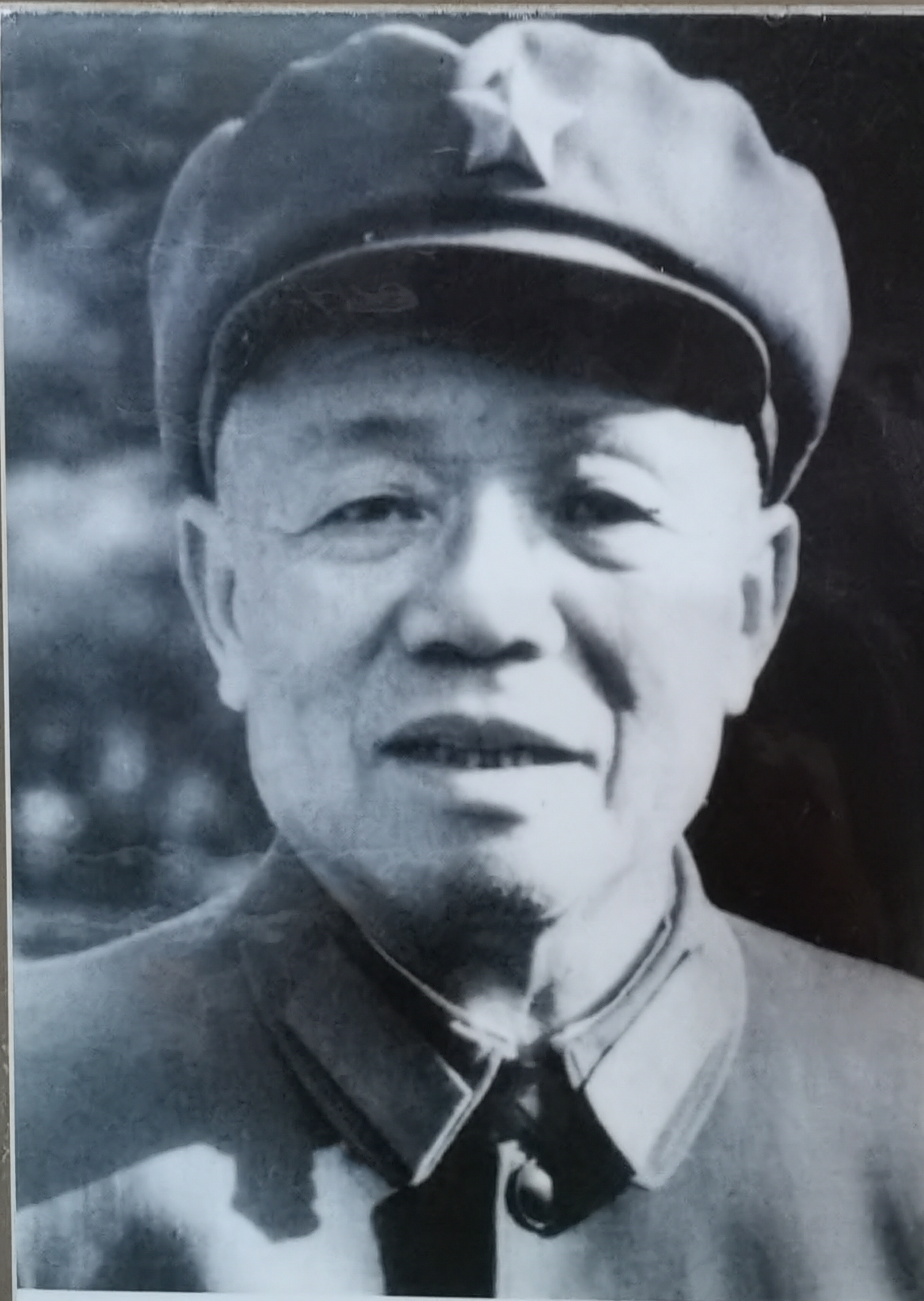 作为下级，韩先楚对老首长林彪并非没有意见，比如选妃事件，可更多的还是尊重和佩服。