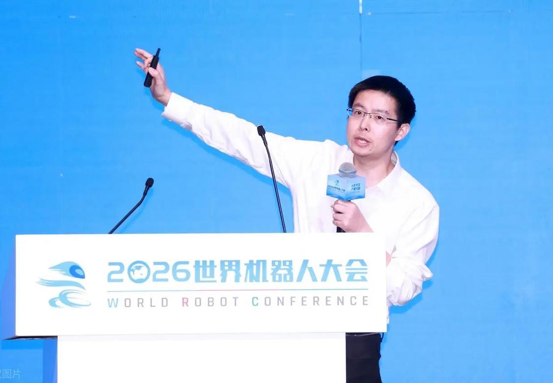 宇树4天蒸发2000亿，钱都去哪了8月19日敲钟那天，宇树科技以1100元开盘