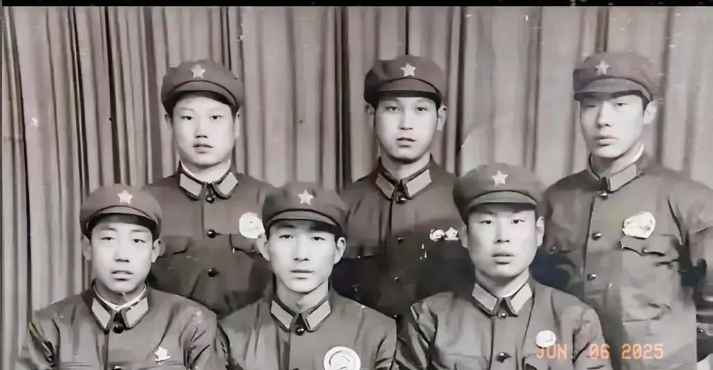 人民解放军从1956年后，开始实行战士义务兵制度，一直到上世纪八十年代初，才开始