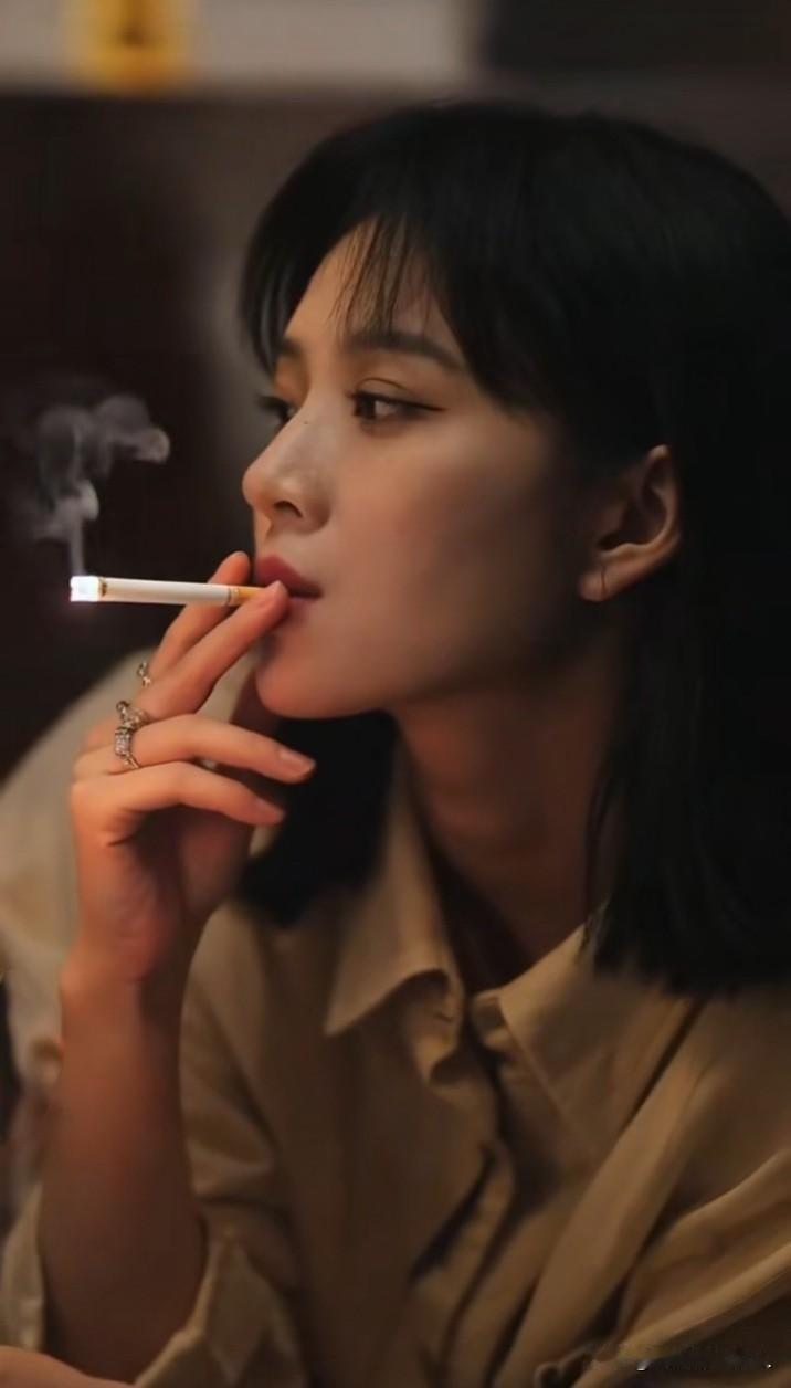 吸最短的烟熬漫长的夜盖温暖的被倚熟睡的她…夜夜夜熬点根熬夜烟