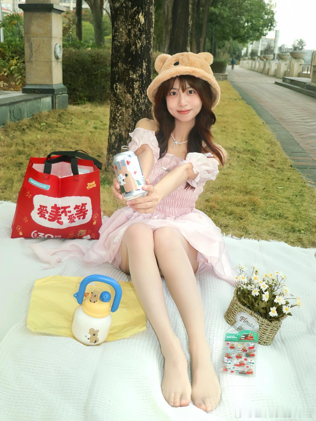 穿丝袜去露营，融入大自然~​​​