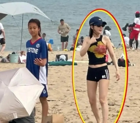 原来李小璐现实中长成这样啊，不仅长的挺漂亮的，身材比例也很不错啊。