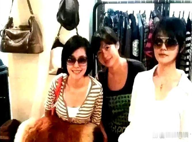 大S家那个不上班的大姐，每月固定领10万台币零花钱。小S上节目自己说的，